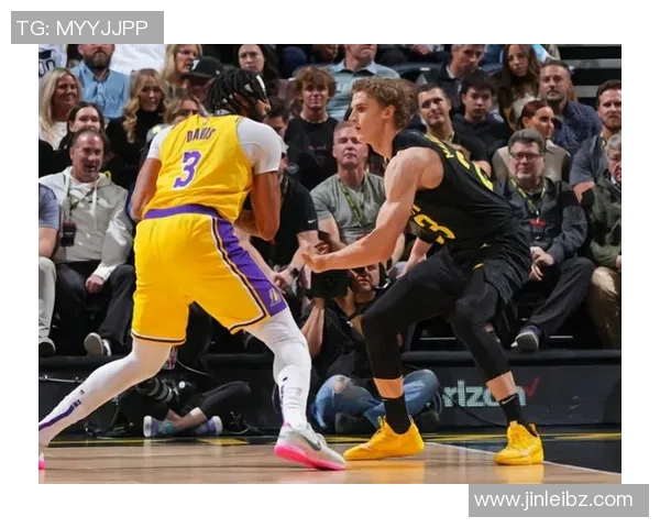 爵士队主场战胜太阳队，士气高涨，稳步迈向季后赛