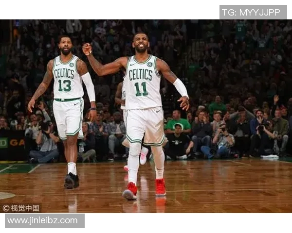 老鹰队球员关键时刻失误,痛失比赛胜利 老鹰队球员关键时刻失误,痛失比赛胜利