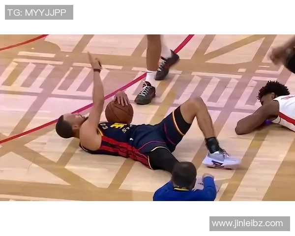 勇士队禁赛球迷，谁在无故闯入更衣室？